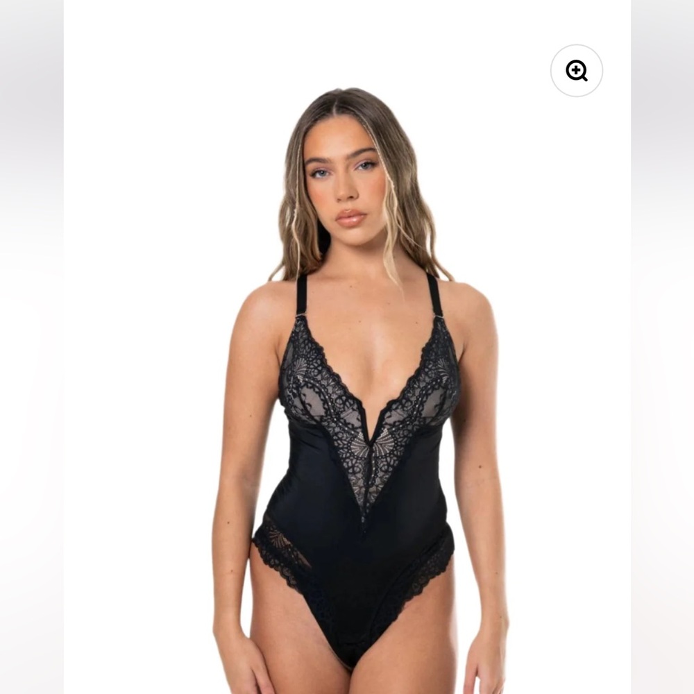 Viral Hey shape half lace plunge thong bodysuit